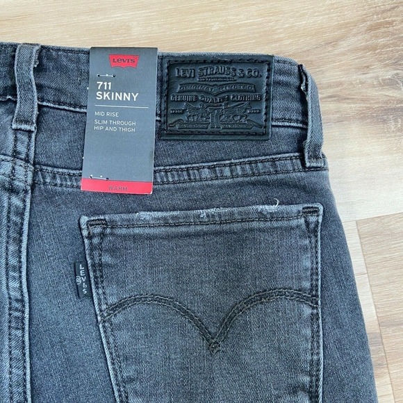 Levi's Premium 711 Skinny Jeans Womens Mid Rise Gray Wash Frayed Hem - Picture 3 of 8